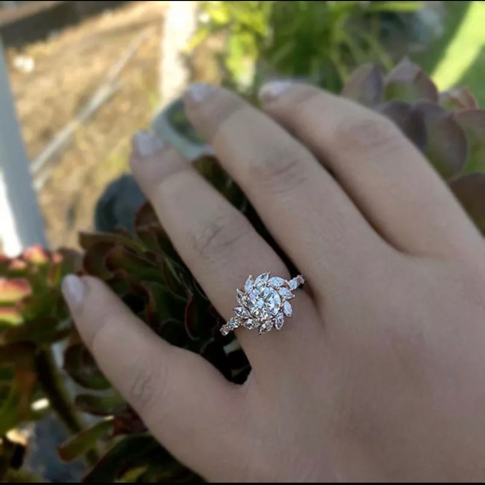 ✨18K Rose Gold Flower✨ - Picture 5 of 15